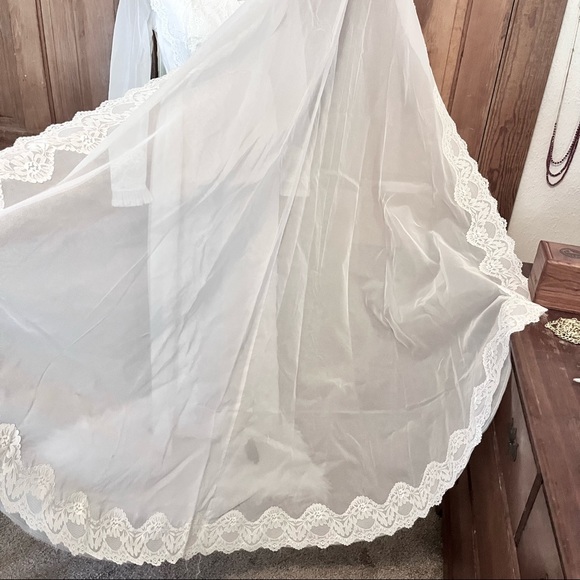Vintage Union Made Wedding Dress & Vail - Picture 12 of 12
